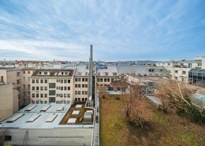 Rooftop View Haven *
